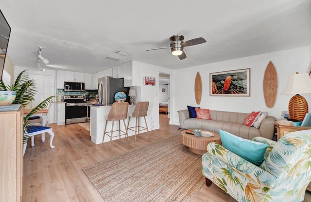 Newly Renovated 2 Bed with Beach Supplies, Trailer Space, Walk to Beach