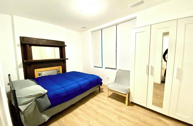Newly renovated two-bedroom downtown Toronto apartment Next to subway station.