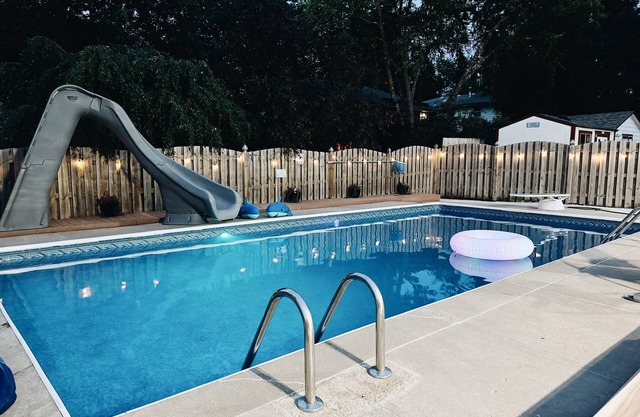 Newly Renovated with Pool, close to CWSn3 bedroom, 7 bed, 2 bathroom, sleeps 12