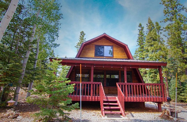 Newly Updated 2-bedroom cabin in Duck Creek Village