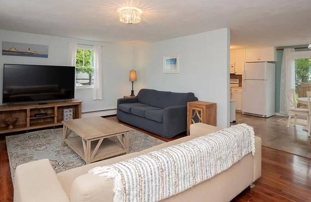 Newly updated Scarborough Home in Eastward, a stone's throw from Scarborough Beach!