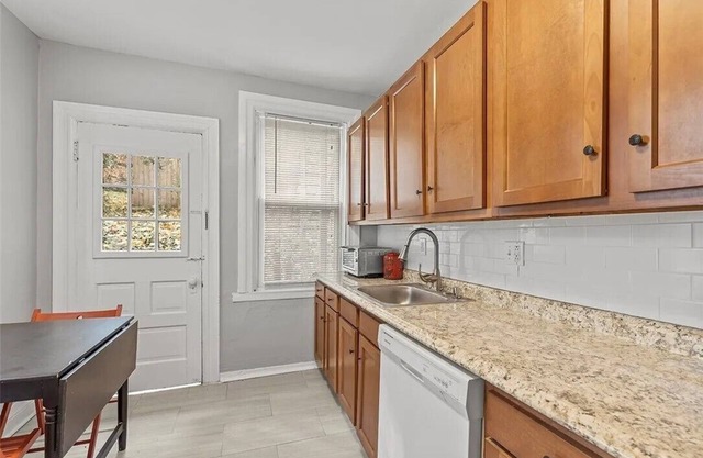 Nice 1-bedroom apartment in Class A Pittsburgh neighborhood