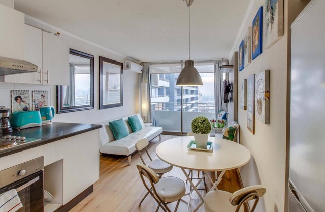 Nice and cozy, views and subway at the door. Ideal for families