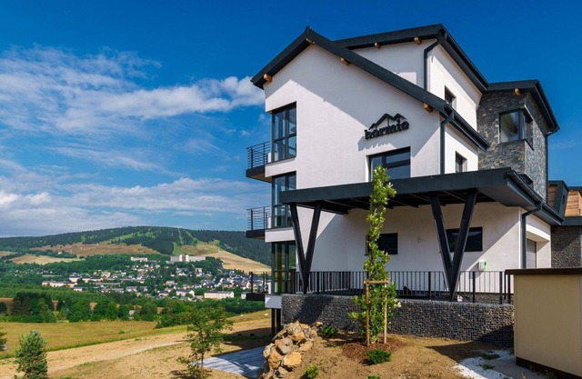 Nice apartment for 6 people with WIFI, TV, balcony and parking