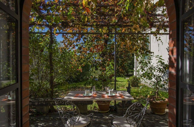 Nice apartment for 2 people with private pool, TV, patio, pets allowed and parking