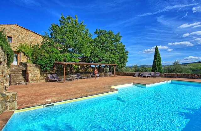 Nice apartment for 4 people with pool, A/C, TV, pets allowed, panoramic view and parking