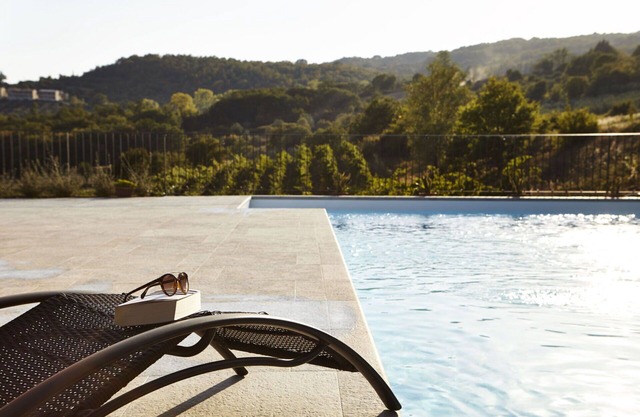 Nice apartment for 4 people with pool, WIFI, TV, patio, pets allowed and parking, close to Arezzo