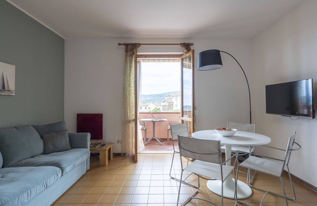 Nice apartment for 4 guests with WIFI, TV, balcony, pets allowed and parking