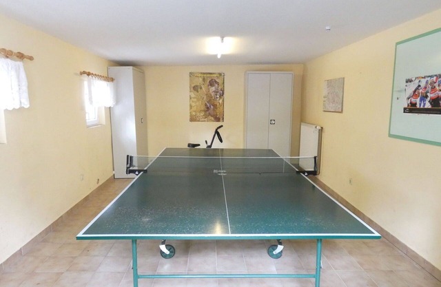 Nice apartment in villa for 4 people with WIFI, TV, patio and parking