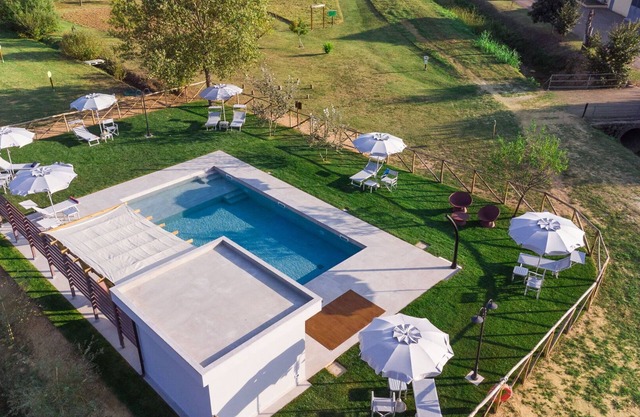 Nice apartment in villa for 4 guests with pool, WIFI, A/C, TV and parking