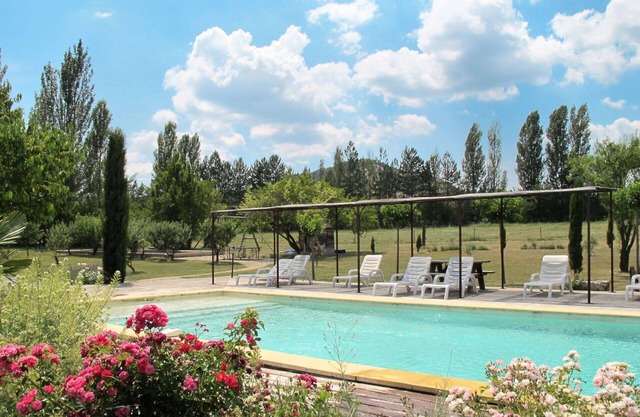 Nice apartment in villa with pool, WIFI, patio, pets allowed, panoramic view and parking