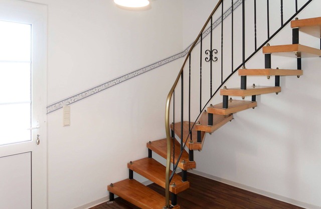 Nice apartment in villa for 8 guests with WIFI, TV, terrace, pets allowed and parking