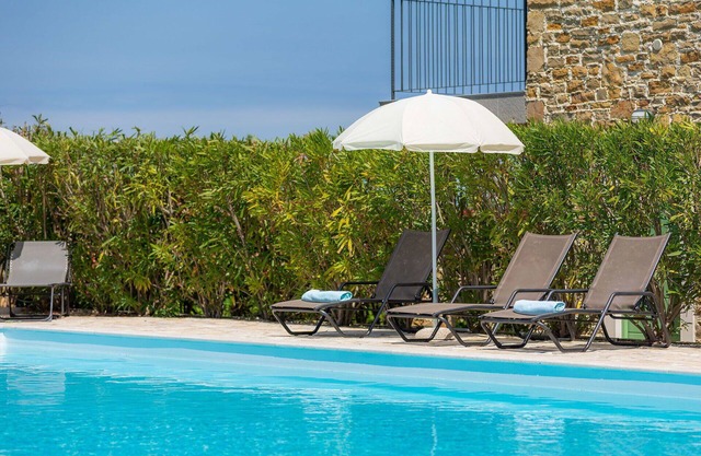Nice apartment in villa for 6 people with WIFI, pool, A/C, TV, terrace, panoramic view and parking