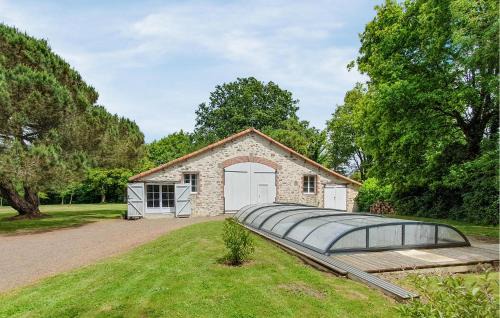 Nice Home In La Boissière Des Lande
