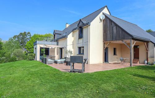 Nice Home In Montreuil-Sous-Pérouse
