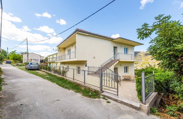 Nice home in Kucice with WiFi
