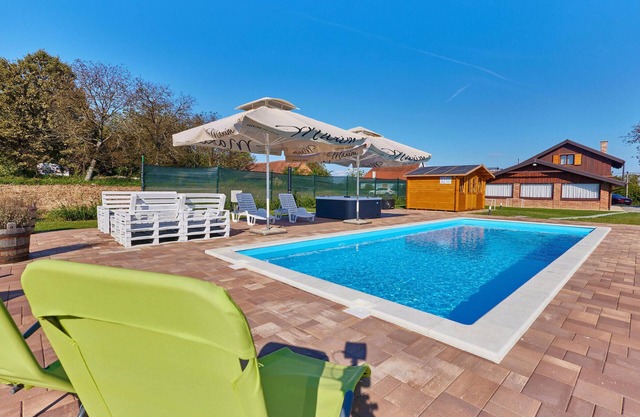 Nice home in Kupinovac with kitchen