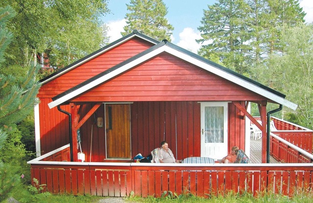 Nice home in Sandvoll