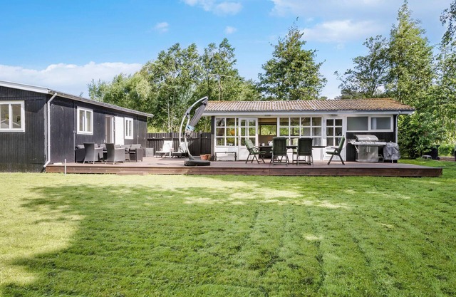 Nice home in Store Fuglede with WiFi