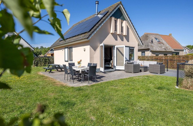 Nice home in Tzummarum with WiFi