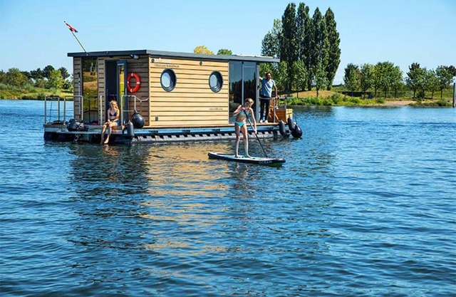 Nice houseboat in Kinrooi for rent