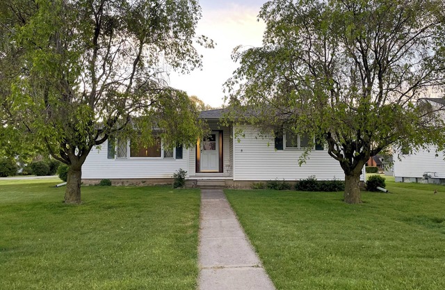 Nice Quiet House near Maumee Bay with Spacious Yard