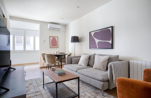 Nice Sarrià 2BR, Furnished w/Equipped Kitchen, by Blueground