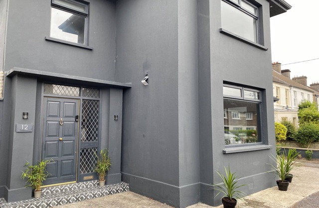 * No 12 Boutique Guest House *Galway City, 6 bed/6 En-Suite