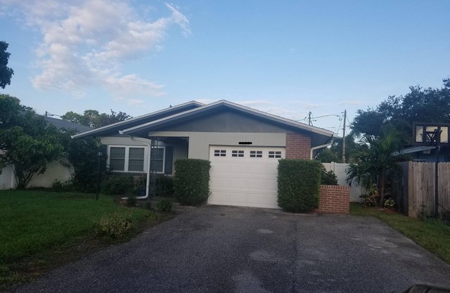 NO LONGER AVAILABLE, VRBO WON'T DELETE IT AS A LISTING. Fox Hollow