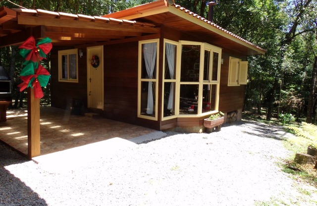 # Noble cream chalet in the corner of the lawn mountain