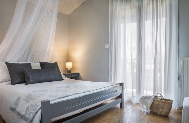 Nomadē - 2BR Bright Maisonette - Garden View - Lixouri, Kefalonia - 4 Guests