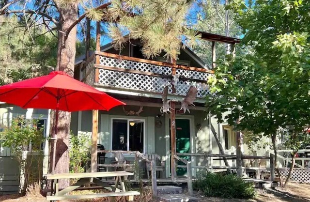 NorthFork Lodge Cabin #2 "The Pine"