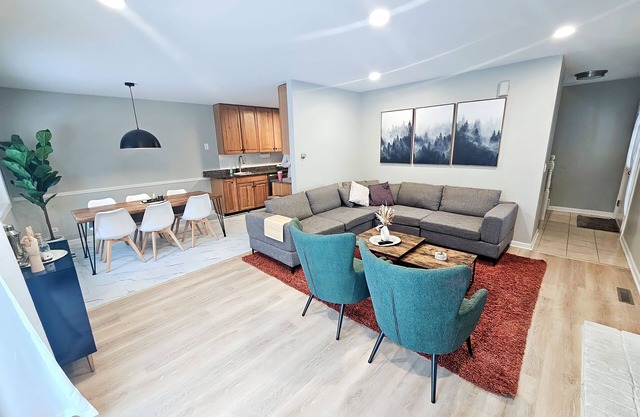 Nostalgic Naperville Escape 3Br, 1.5 Ba