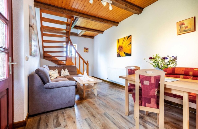Nr. 1 - 3 Zimmer Ferienwohnung mit Terrasse und Garten - Ostsee Bauernhof Schwalbennest OFC 15