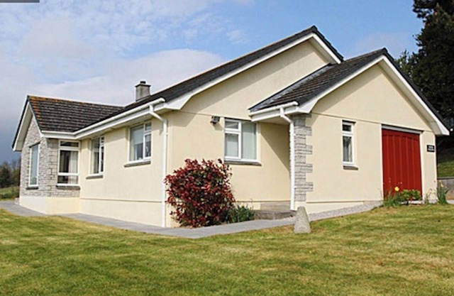 Nr Newquay and Beaches set in lovely gardens sleeps 9. WIFI Parking