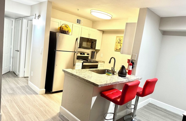 NRG and Med center 2-bedroom apartment with WiFi, AC in welcoming Houston