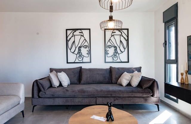 O&O Group - Luxury APT/3 BR/New Tower/Parking