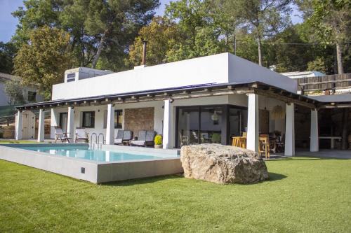 Oasis en el Montseny con piscina, jardín y natura