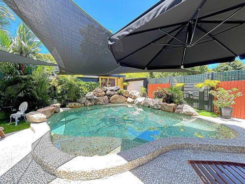 Oasis, in leafy Whitfield.