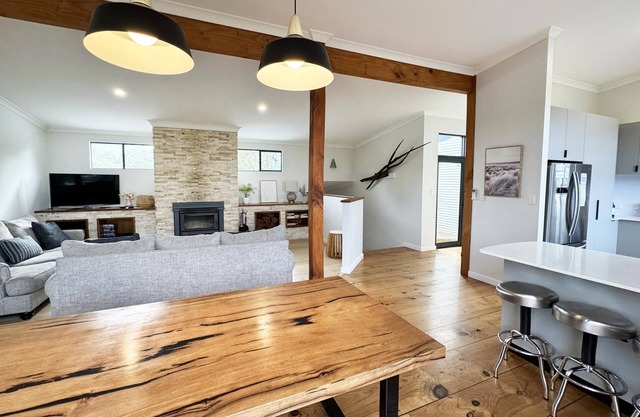 Ocean Beach House: Pet friendly with beach views