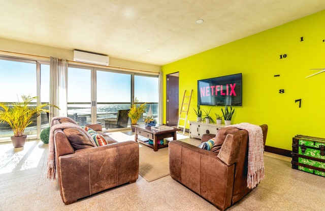 *OCEAN FRONT, apartment with a view@ENSENADA*
