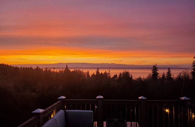 Ocean&Mountain View/BBQ/King Bed/Game Room/Family