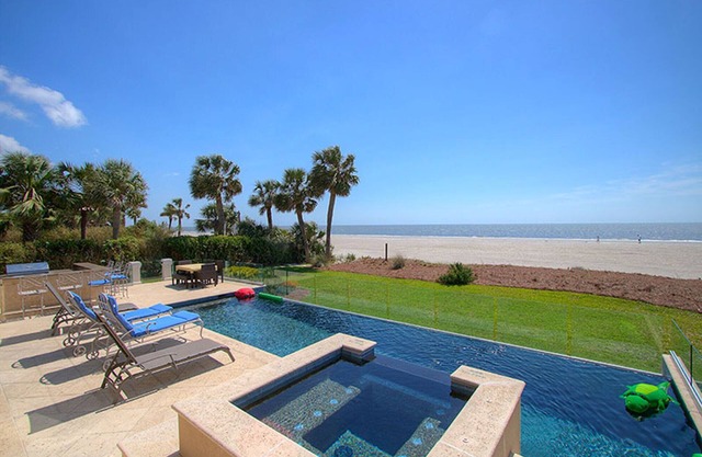 Ocean's Gem 13 Man O War HHI SC So Close to the Beach You Won't Believe it.