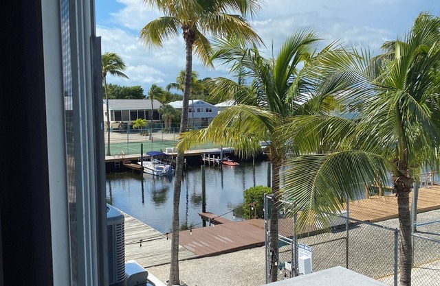 Ocean side charming 2-bedroom townhome in Key Largo - 30 Days minimum stay
