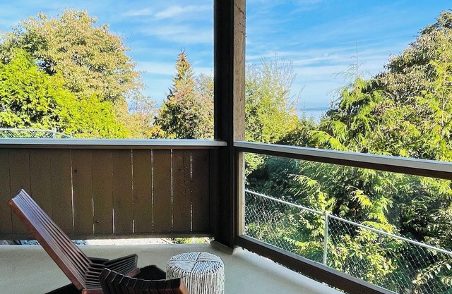 Ocean View 2-Bedroom Suit in Cordova Bay, Victoria