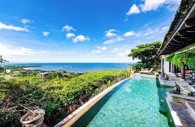 ♛Ocean view Infinty Edge Pool with in-law suite♛