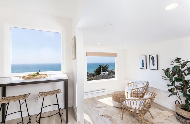 Oceanfront Coastal Home w/Breathtaking Views – Hiking, Beaches & More