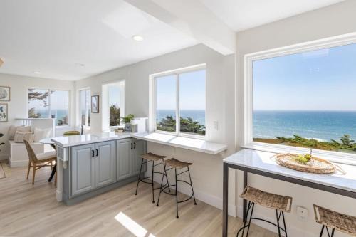 Oceanfront Coastal Home with Breathtaking Views Hiking Beaches & More