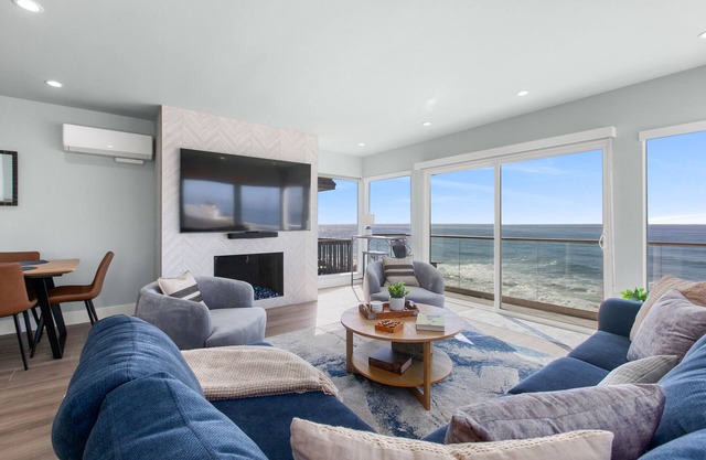 Oceanfront Penthouse on Windansea Beach w/AC, Parking, Golf