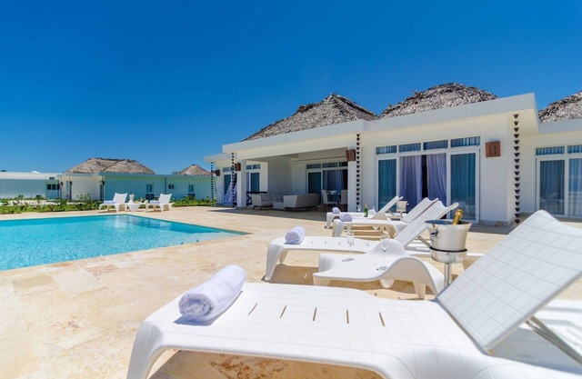 Oceanfront villa on a sandy beach, private pool & golf cart, gym/tennis!